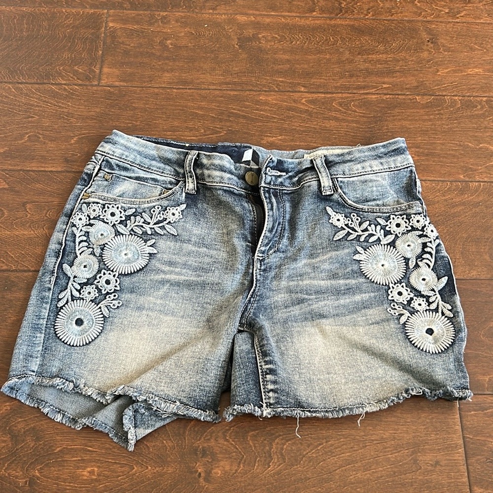 Banjara shorts Blue Denim Embroidered Sz 27